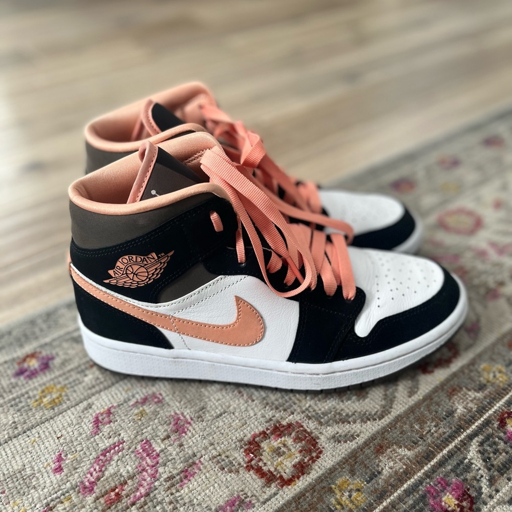Jordan 1 Mid Peach Mocha